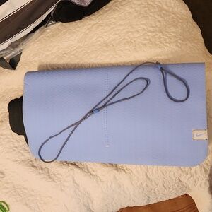 Nike yoga mat with string sling